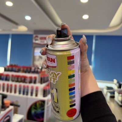 İyi bir fiyat. 400 ml boyutlu ve iç mekanlarda ve dış mekanlarda kullanılmak üzere su bazlı bir formülasyonu olan parlak bitirme sprey boyası çevrimiçi